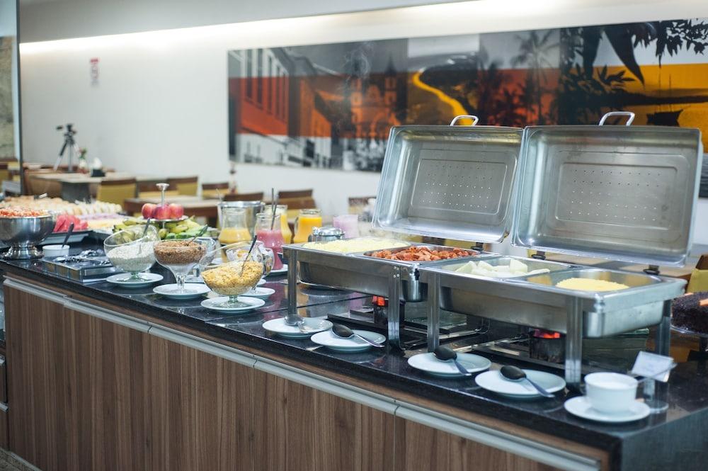 Golden Park By Nacional Hotel